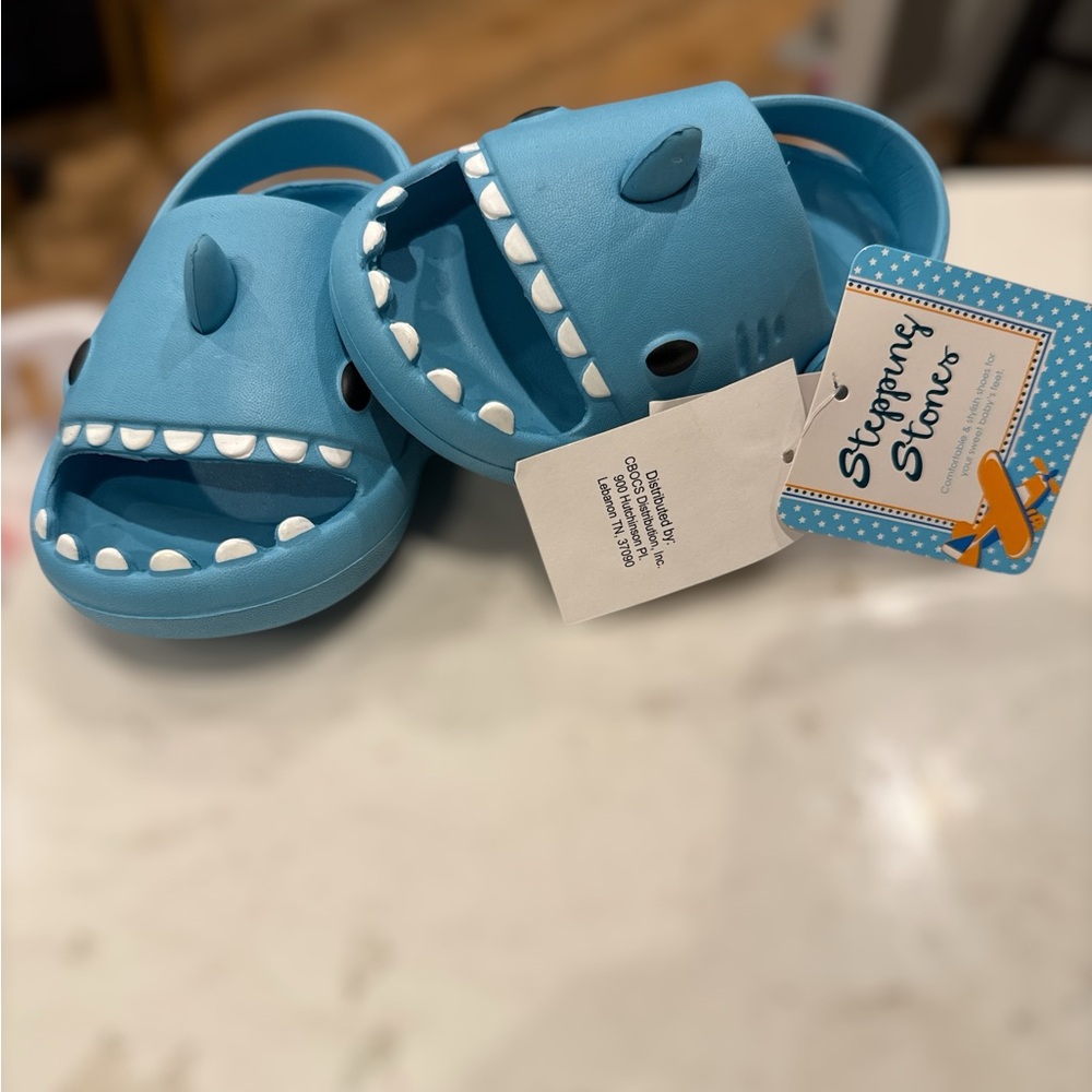 🐋🐋🐋🐋Kids/toddler Shark slip on slides for indoor/outdoor Stepping Stones NWT